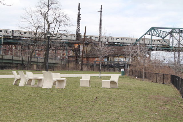 View of the station from Concrete Plant Park. Author: Peter Greenberg CC BY-SA 3.0