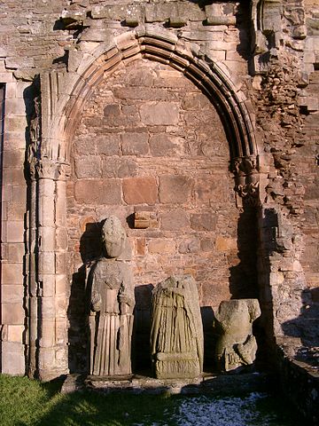 Detail of the statues. Author: nairnbairn – CC BY-SA 2.0