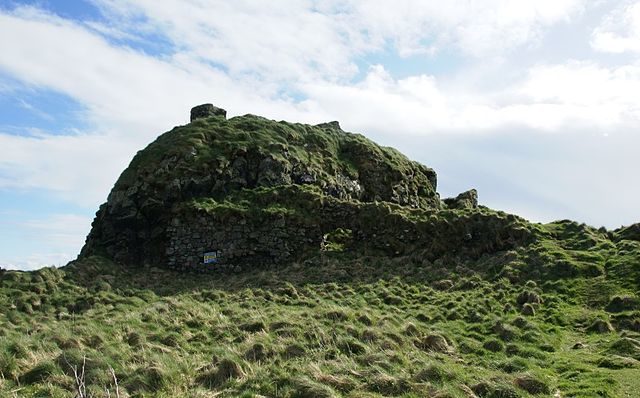 View from the north side within the outer courtyard. Author: Otter – CC BY-SA 3.0