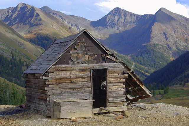 Abandoned cabin. Author: Adam Baker CC-BY 2.0