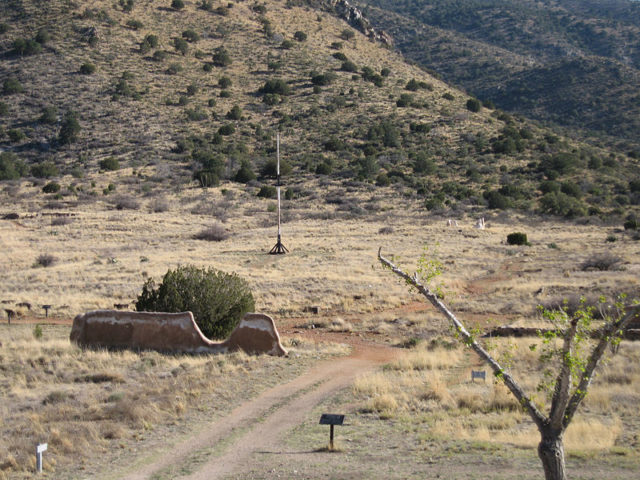 Adobe wall of Fort Bowie. Author: SonoranDesertNPS CC BY 2.0