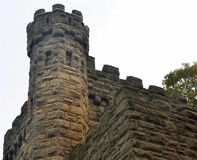 Castle-like exterior/ Author: Erik Drost – CC BY 2.0