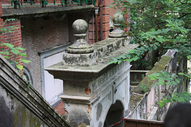 Classical Revival architectural elements/ Author: 2009500376onland09 CC BY 3.0