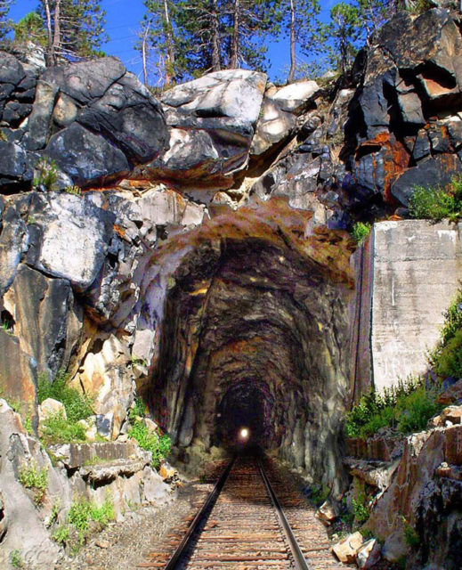 Summit Tunnel, West Portal (Composite image with the tracks removed in 1993 digitally restored). Author: Centpacrr – CC BY-SA 3.0