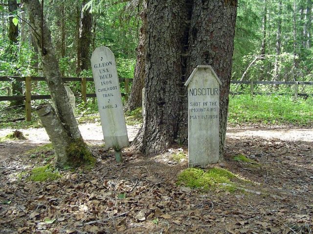 Dyea cemetery/ Author: Mike Colvin – CC BY 2.0