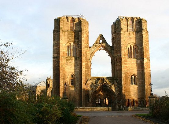 The west facade today. Author: Iain Macaulay – CC BY-SA 2.0
