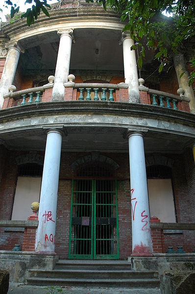 Front view of the house/ Author: Kay Yuen CC-BY 2.0