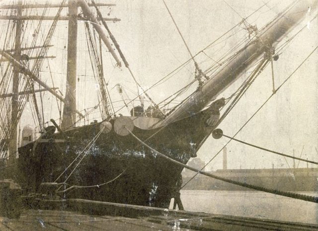 Historic photo of the ship/ Author: State Library of Victoria – Malcolm Brodie shipping collection