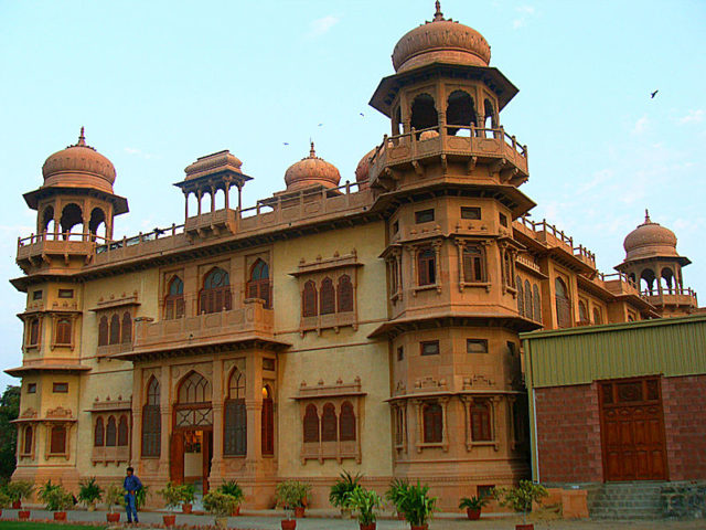 Mohatta Palace alternative view. Author: Arsalabbasi CC BY-SA 3.0