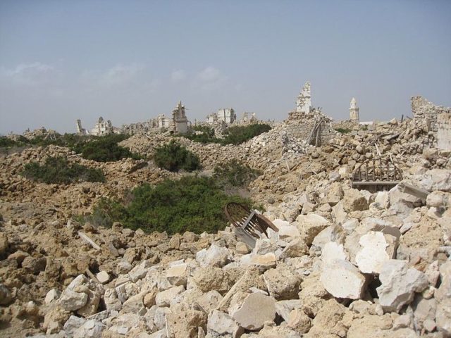 Part of the city in ruins/ Author: Bunks CC BY 3.0
