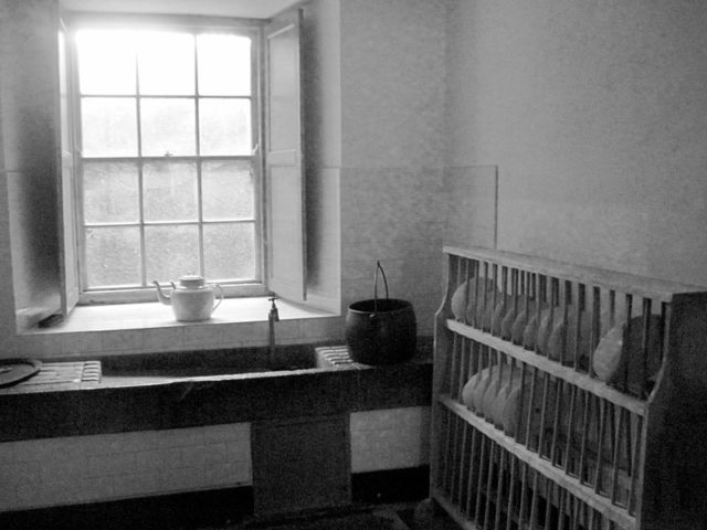 Part of the kitchen. Author: Leslie Noelle Sullivan CC BY-SA 4.0