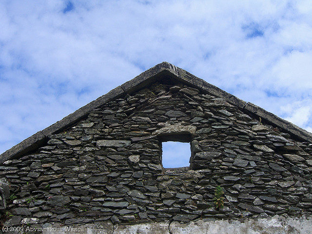 Roofless house/ Author: Deanna Keahey CC BY-ND 2.0