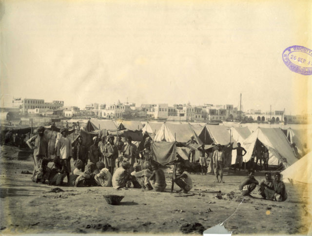 Tents with Suakim in the background/ Author: The National Archives UK – Suakim from Quarantine Island