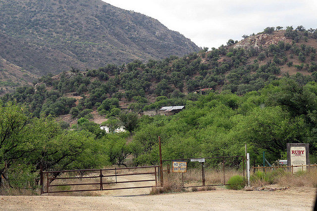 The entrance to Ruby/ Author: Don Faulkner – CC BY-SA 2.0