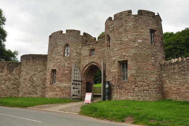 The gatehouse. Author: Nilfanion CC BY-SA 4.0