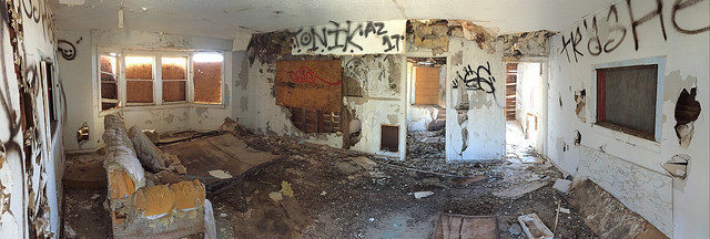 The interior of one of the buildings. Author: Ben Churchill CC BY 2.0
