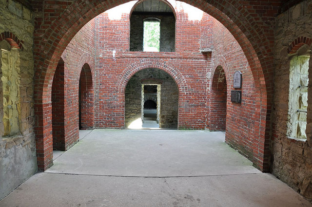The interior of the house/ Author: E Photos – CC BY 2.0