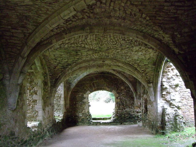 The interior of the Abbot’s House. Author: Rob Woodward Public Domain
