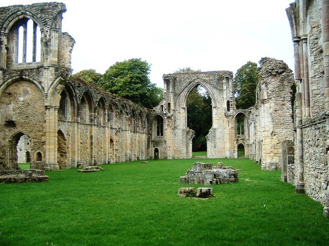 The nave of Netley Abbey. Author: Gillian Moy CC BY-SA 2.0