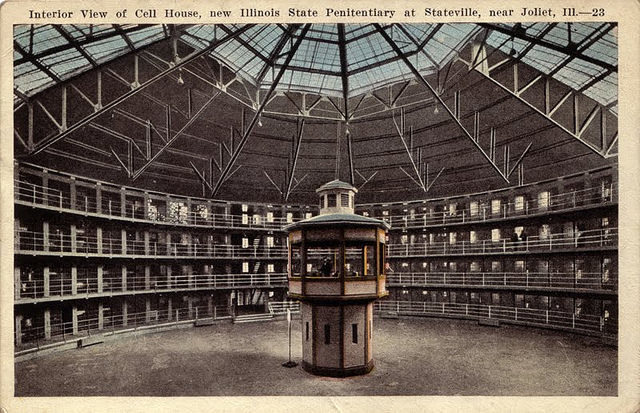 Interior View of Cell House in Illinois State Penitentiary at Stateville. the prison design Presidio Modelo was based on – Author: jodieinblack – CC BY 2.0