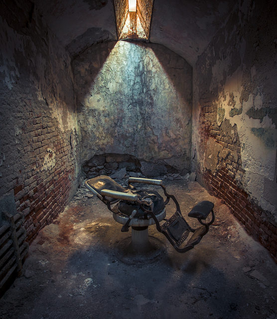 Barber’s chair inside the Presidio Modelo prison, Isla de la Juventud, Cuba – Author: Thomas – CC BY 2.0