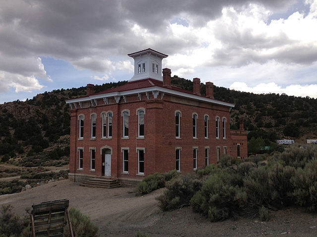 Belmont Courthouse in Belmont, Nevada viewed from the east – Author: Famartin – CC BY-SA 4.0