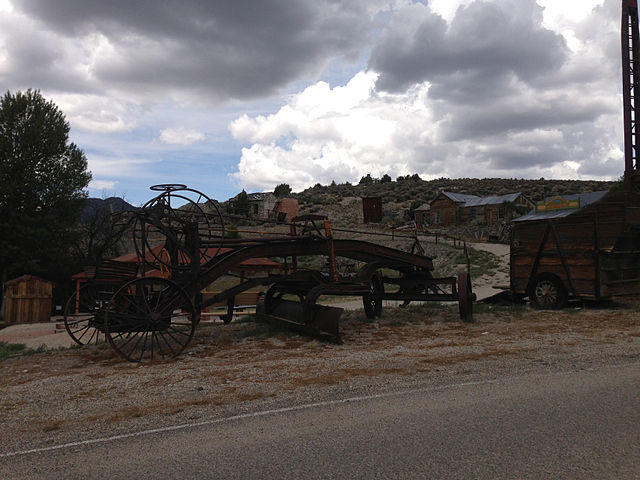 Old equipment in Belmont, Nevada – Author: Famartin – CC BY-SA 4.0