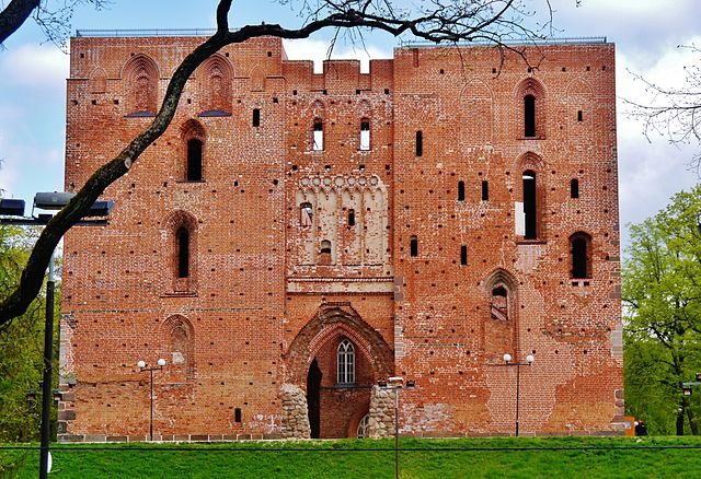 640px-tartu_dom_fassade_2-640x438.jpg