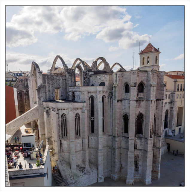 Convento do Carmo, 260 years after the quake – Author: Andreas Manessinger – CC BY-SA 2.0