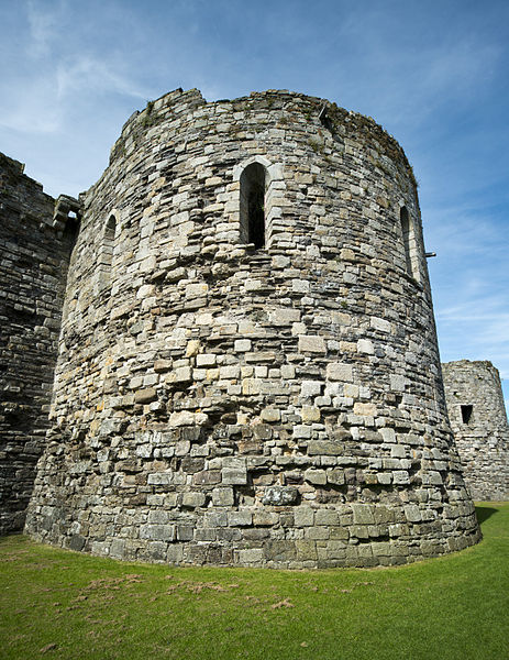 Close-up of one of the towers. Author: Steve Collis – CC BY 2.0