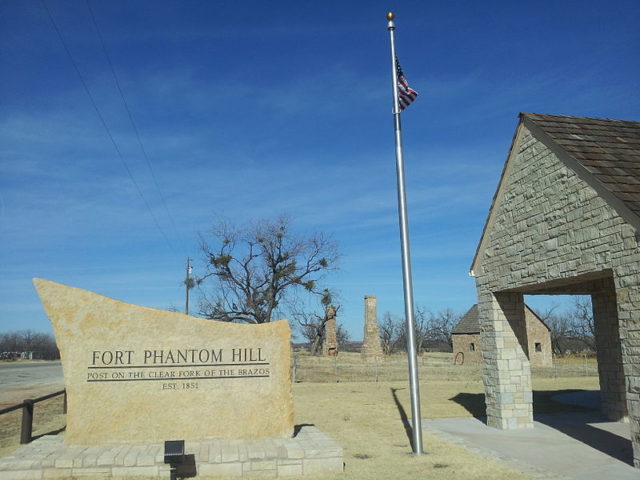 Fort Phantom Hill entrance/ Author: Pi3.124 – CC BY-SA 3.0
