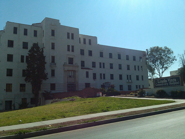 Frontal view of the hospital. Author: David French (DMCrandall) CC BY-ND 2.0