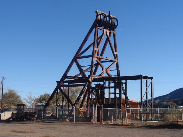 Old mining shaft/ Author: SidewaysSarah – CC BY 2.0