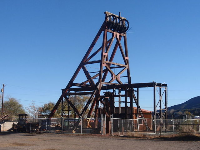 Old mining shaft/ Author: SidewaysSarah – CC BY 2.0