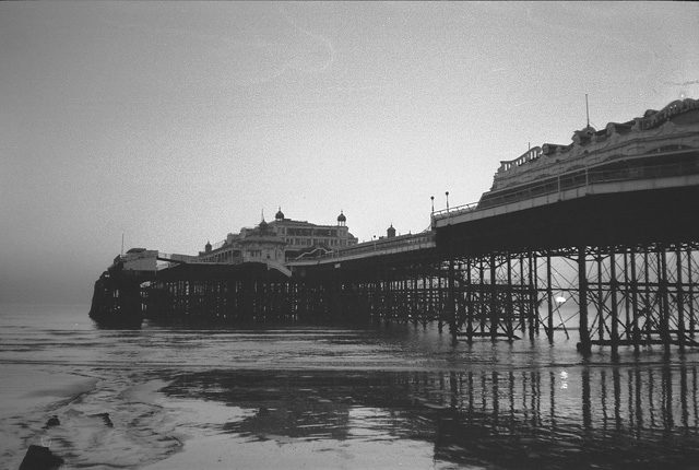 Old Photo of the pier. Author: Slbs CC BY-SA 2.0
