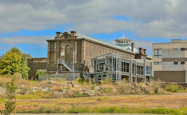 Side view of the prison. Author: John Torcasio CC BY-SA 4.0
