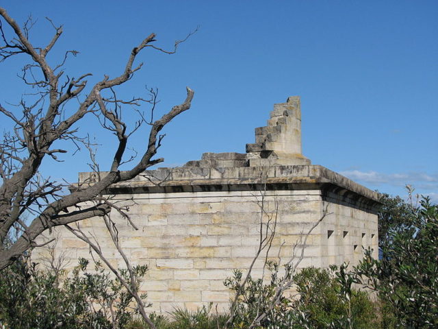 Side view of the Cape St George Lighthouse ruins. Author: Trevar – CC BY-SA 3.0