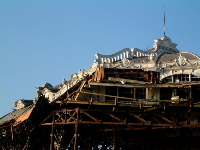 The condition in 2002. Author: Les Chatfield CC BY 2.0