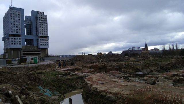 The House of Soviets and the remains of Königsberg Castle. Author: Showmeheaven – CC BY-SA 4.0