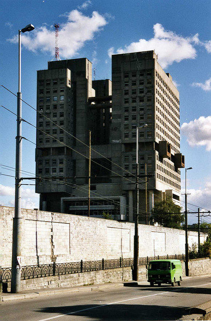 The House of Soviets photographed from street level. Author: Sludge G – CC BY-SA 2.0