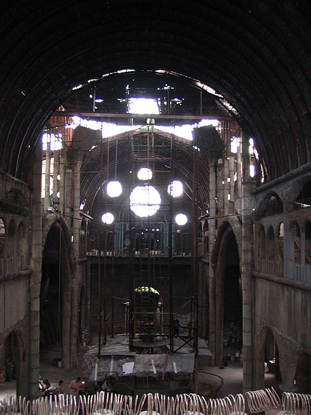 The interior of the cathedral. Author: Javier Carro – CC BY-SA 3.0