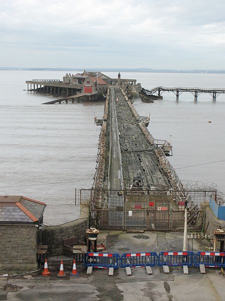 The pier. Author: Geof Sheppard CC BY-SA 3.0
