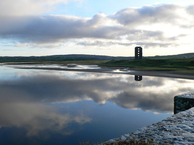 The reflection of the castle in the river’s water/ Author: Eirian Evans – CC BY-SA 2.0