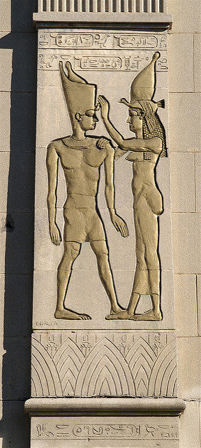 Egyptian ornament on the outside facade of Empress Theater – Author: Sandra Cohen-Rose and Colin Rose – CC BY 2.0