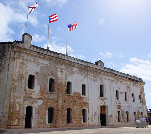 Central Building of Castillo San Cristobal in San Juan – Author: Ken and Nyetta – CC BY 2.0