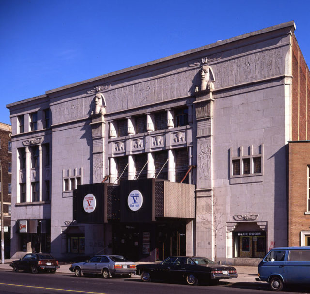 Empress Theater/Cinema V in 1982 – Author: Colin Rose – CC BY 2.0