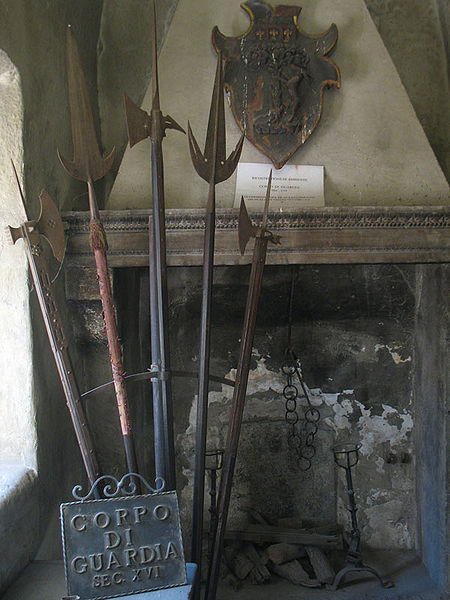 An old hearth within the castle. Author: B. Askholm foto – CC BY-SA 3.0