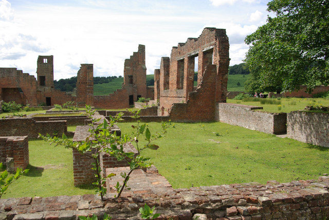 Bradgate House ruins/ Author: Stephen McKay – CC BY-SA 2.0