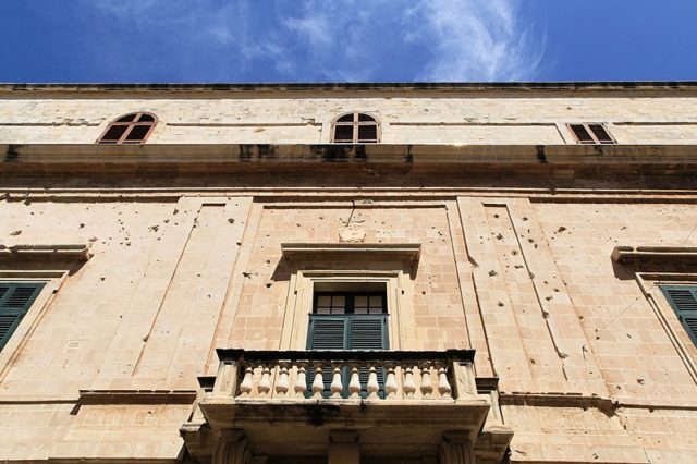 Close up of the facade. Author: Frank Vincentz – CC BY-SA 3.0