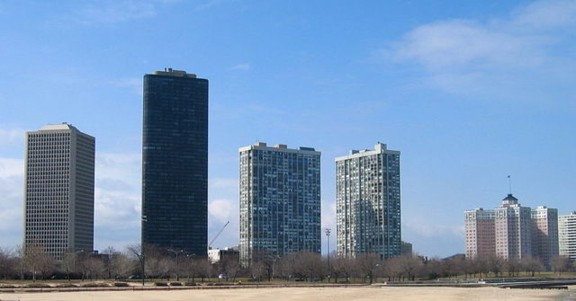 Edgewater Beach Hotel in the distance. Author: JeremyA – CC BY-SA 2.5